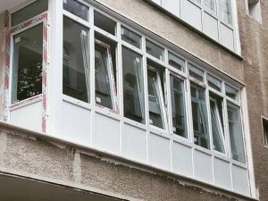 Балконы из ПВХ и его особенности