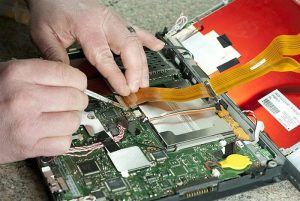 Преимущества ремонта ноутбуков в сервисном центре