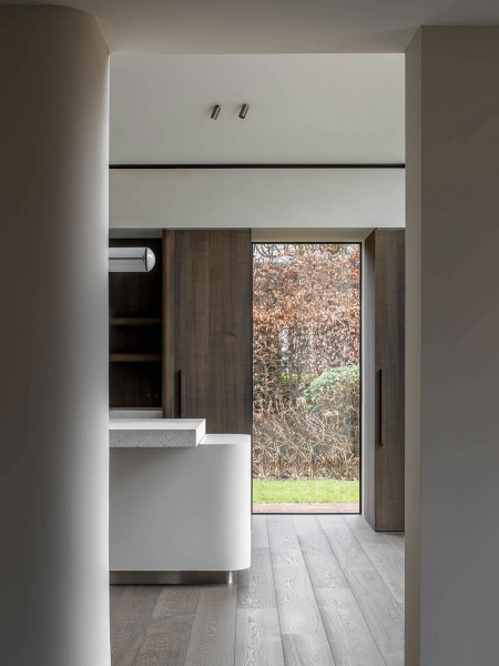 Мягкий минимализм в дизайне современного дома в Амстердаме