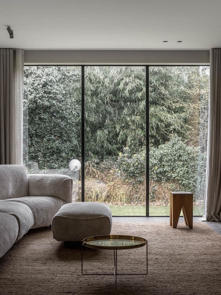 Мягкий минимализм в дизайне современного дома в Амстердаме
