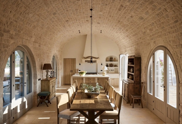 Каменные своды и стильный дизайн: традиционный апулийский домик в Италии
