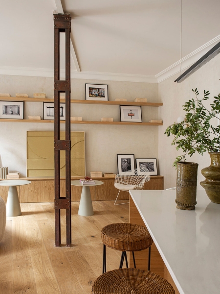Лёгкие натуральные оттенки в дизайне старинной квартиры в Мадриде