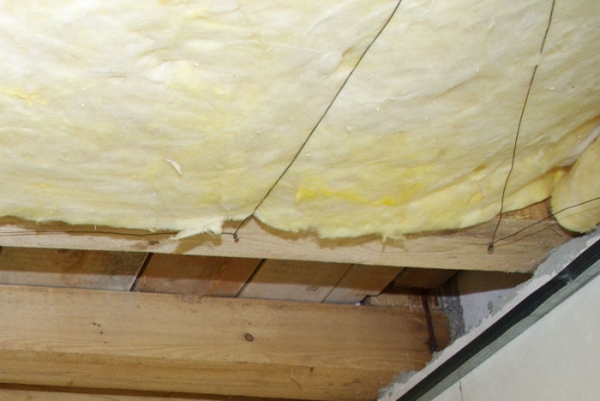 Утепление пола в деревянном доме: снизу из подвала либо сверху из помещения