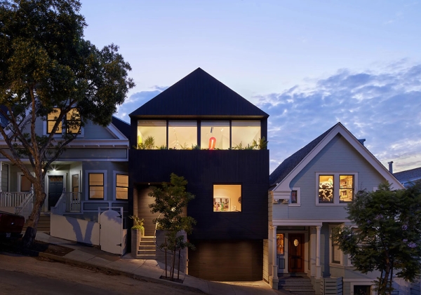 Эклектичный современный дизайн на месте старого викторианского дома в Сан-Франциско