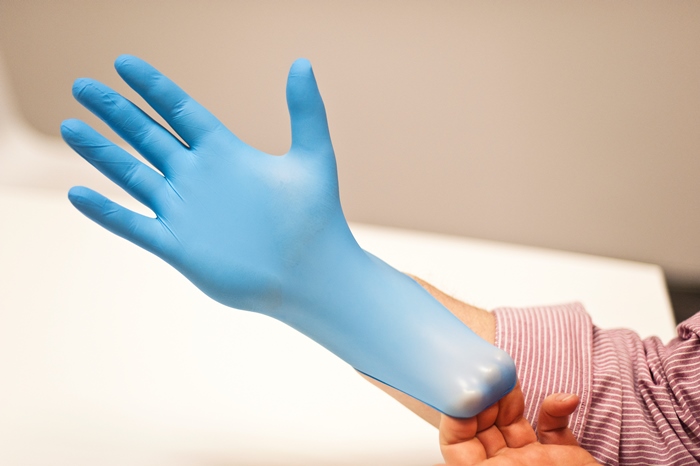 Преимущества использования нитриловых перчаток