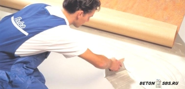 Как постелить линолеум на бетонный пол
