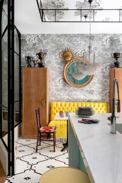 Смелое искусство и изобилие яркого декора: квартира дизайнера в Мадриде