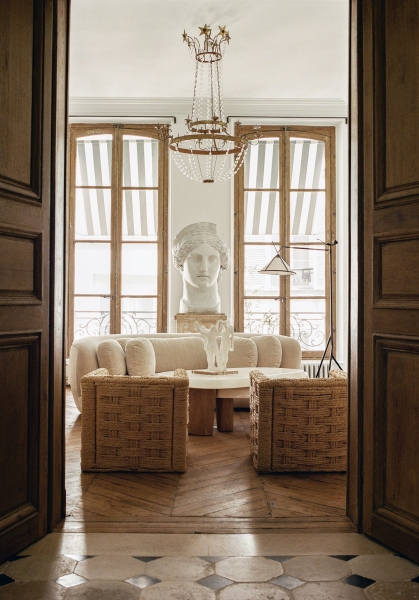 Скульптури, винтаж и современный дизайн: апартаменты в Париже (75 кв. м)